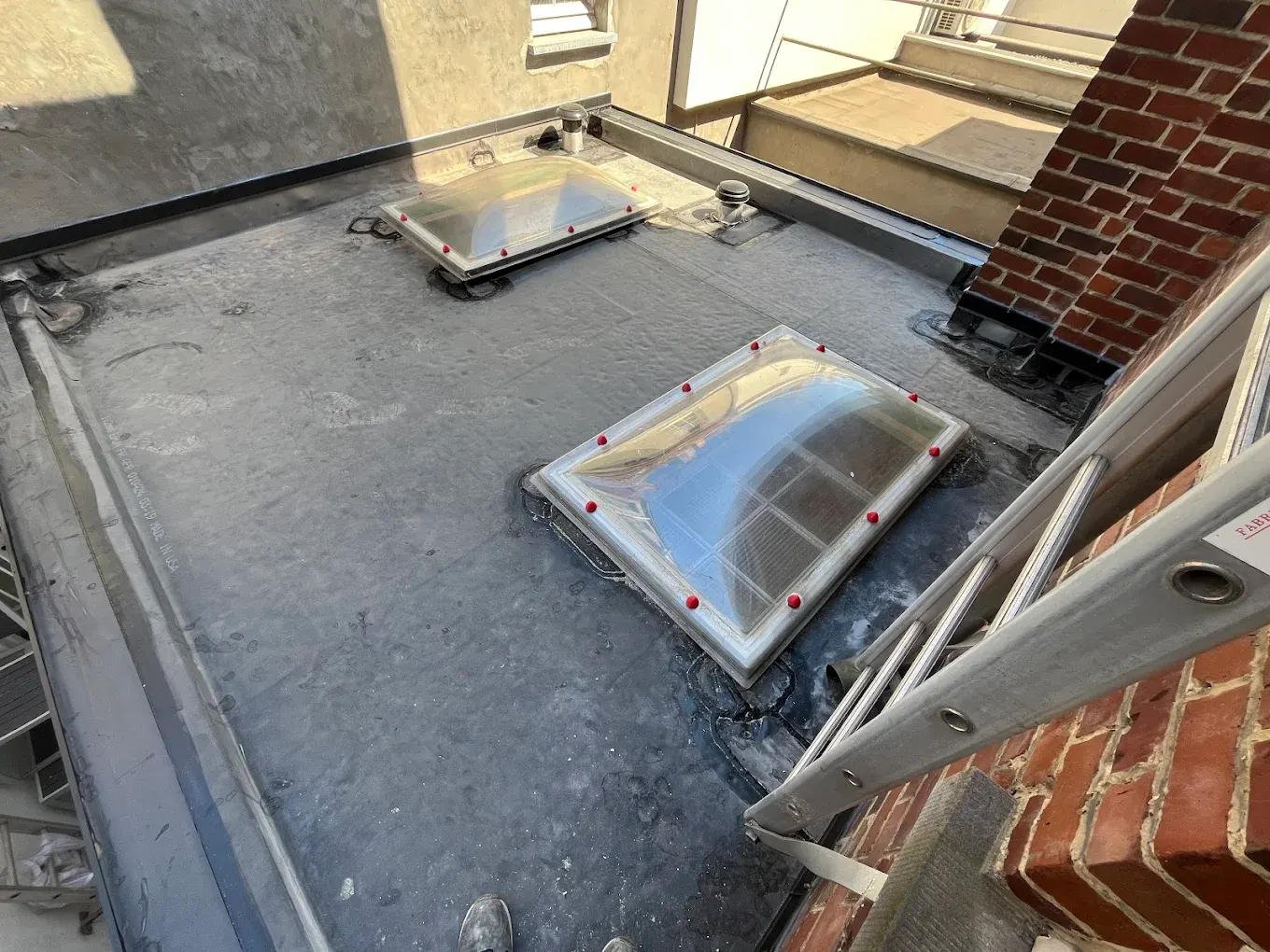 Lichtkoepels op plat dak